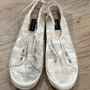 Tommy Bahama Frayed Canvas Slip-Ons